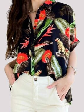 Umgee Jungle Muse Button Down Shirt Sleeve Top Cheetah Tropical Print Size Small